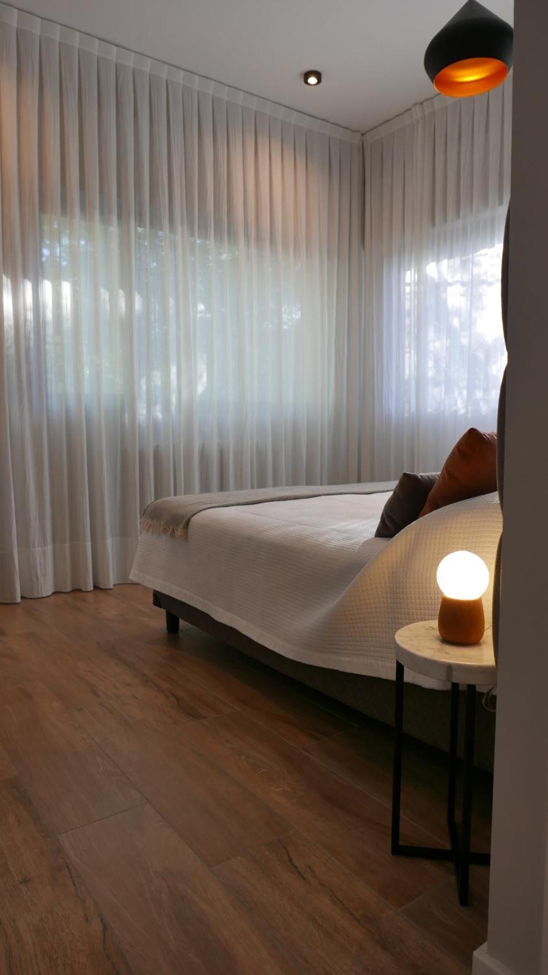 Quarto com Cama de Casal ou 2 de Solteiro e Banheiro Privativo