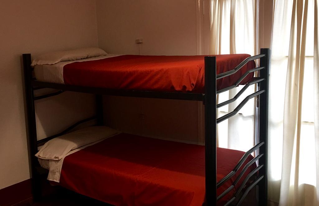 Cama de Solteiro em Dormitório com 6 Camas