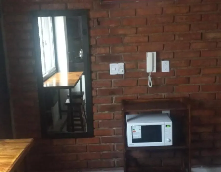 Apartamentos Willy - En Zona Residencial Con Estacionamiento Gratis-1