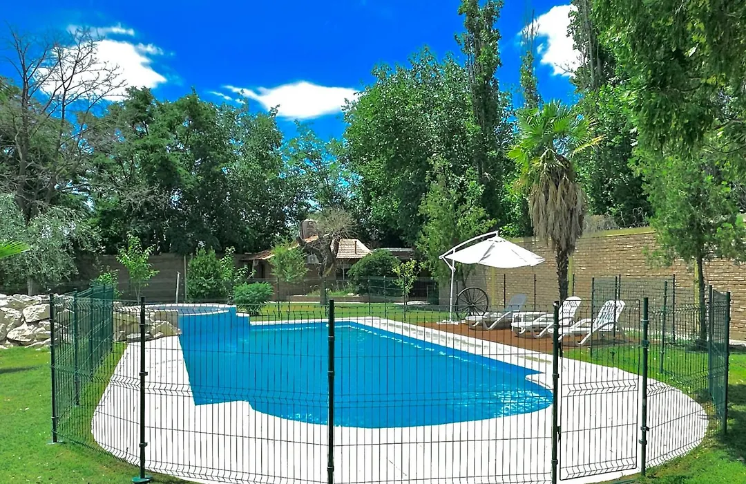 Shangri la - Casa y Pileta Privada-1