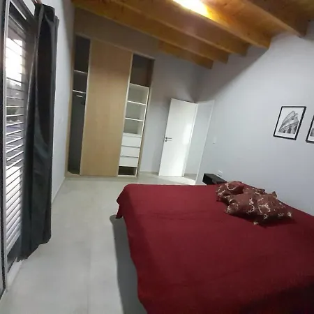 Aires Mendocinos Departamento Duplex A Estrenar Con Capacidad Hasta 6 Personas Incluye Camas,Ropa De Cama , Vajilla Completa, Artefactos De Cocina Electricos, Smarttv, 3 Habitaciones , 2 Banos, Patio Con Churasquera Y Cochera Hasta 3 Autos-2