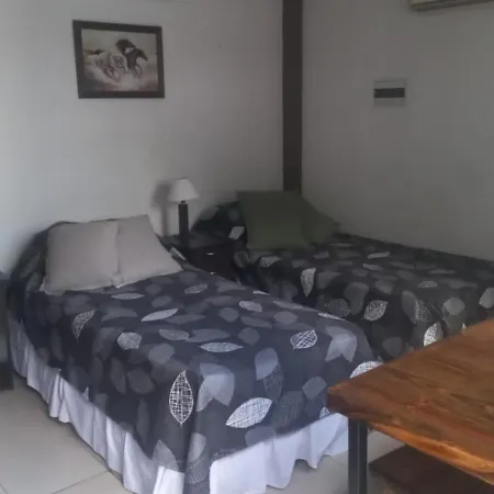 Apartamentos Willy - En Zona Residencial Con Estacionamiento Gratis-2